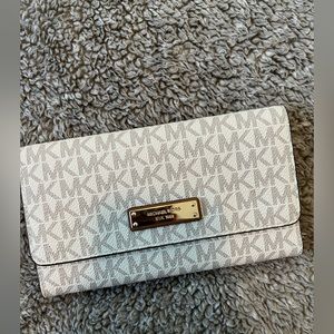 Michael Kors Vanilla Large Tri-Fold Wallet